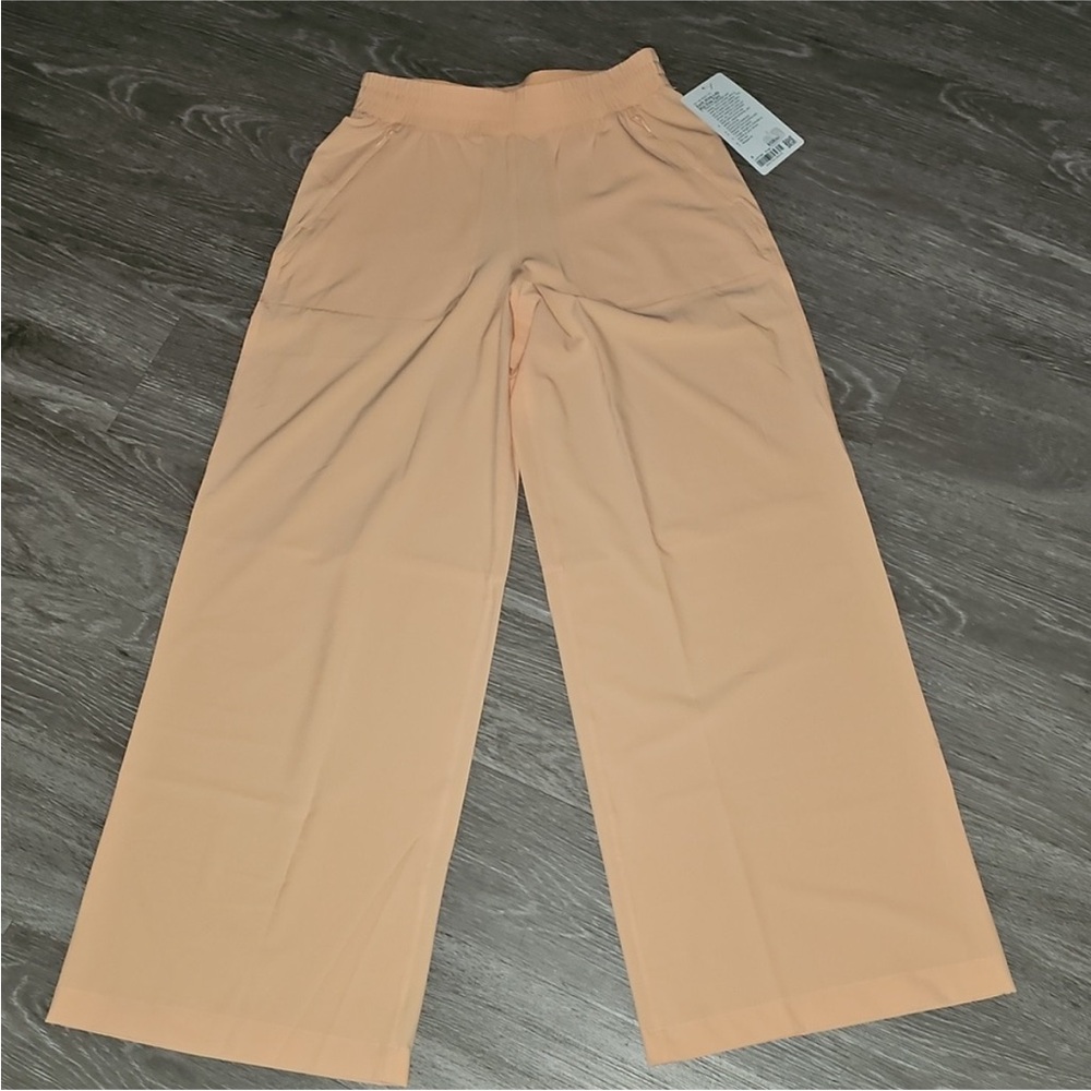 Lululemon Wide Leg Mid Rise Pant Sz 6 NWTS, Peach Bellini Inseam is 31”